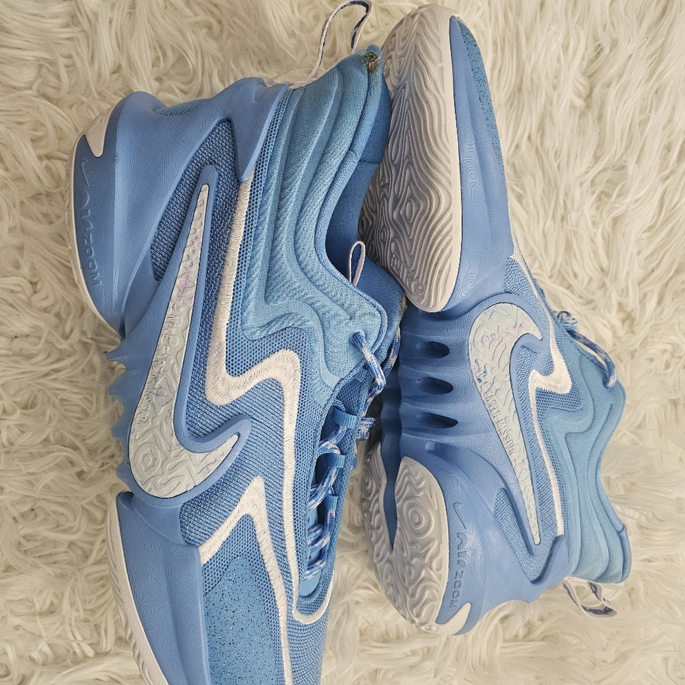 Basketball  shoes
